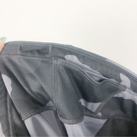 ATHLETA | Camo Contender 7/8 Compression Leggings Black Gray Women’s Size Small - Picture 8 of 13